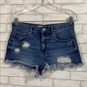 Bullhead distressed hi-rise short size 27